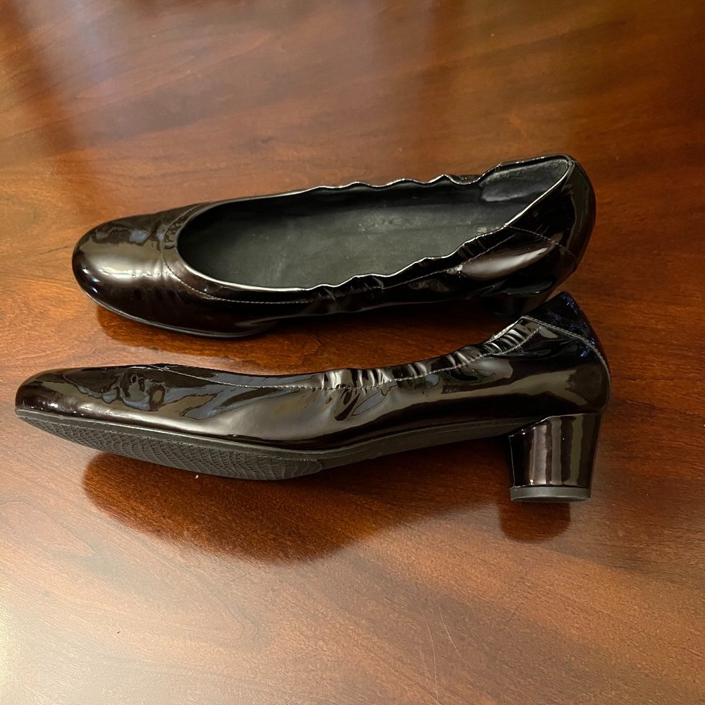 Stuart Weitzman  Women's Brown Patent Leather Scrunch Pumps Size 11M